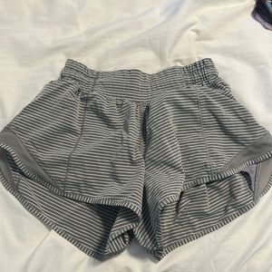 Lululemon Hotty Hot 2.5in shorts